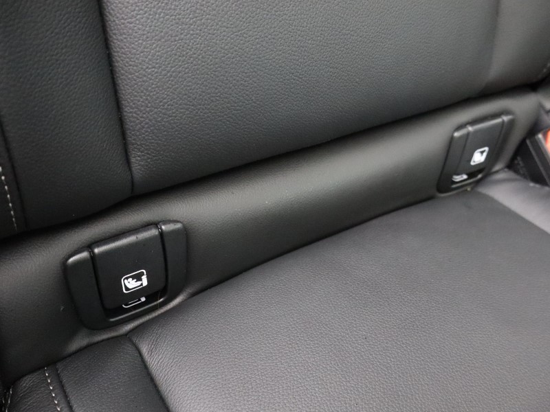 2025 (74) VOLVO XC40 2.0 B3P Ultra Dark 5dr Auto 4702490