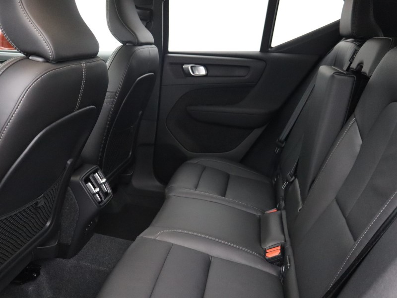 2025 (74) VOLVO XC40 2.0 B3P Ultra Dark 5dr Auto 4702472