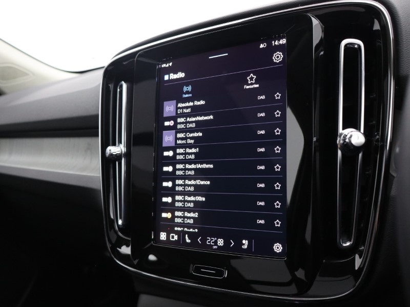 2025 (74) VOLVO XC40 2.0 B3P Ultra Dark 5dr Auto 4702504