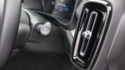 2025 (74) VOLVO XC40 2.0 B3P Ultra Dark 5dr Auto 4702480