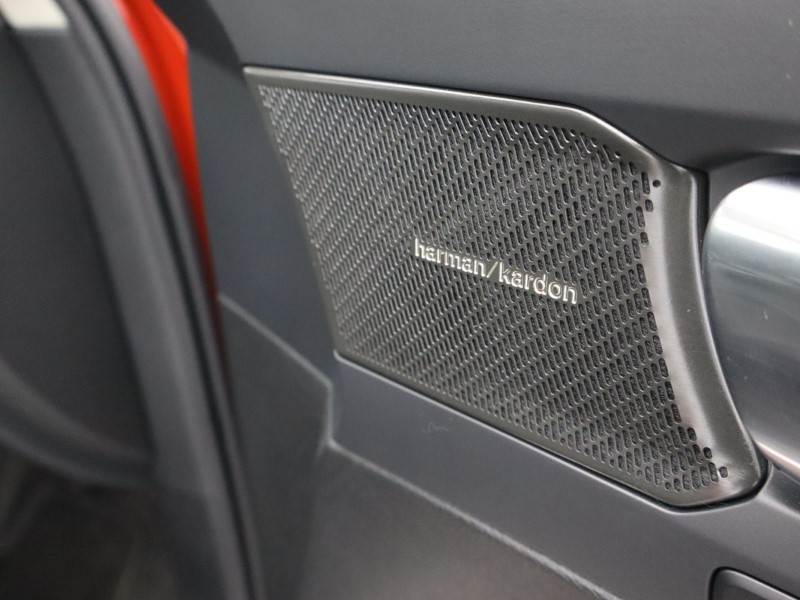 2025 (74) VOLVO XC40 2.0 B3P Ultra Dark 5dr Auto 4702476