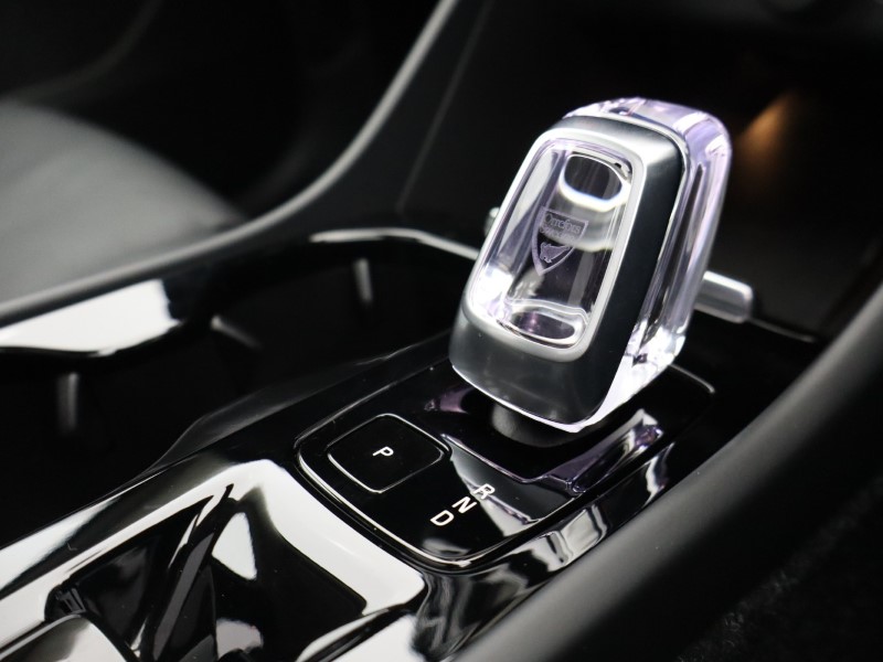 2025 (74) VOLVO XC40 2.0 B3P Ultra Dark 5dr Auto 4702507