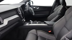 2025 (25) VOLVO XC60 2.0 B5P Plus Dark 5dr AWD Geartronic 4693013