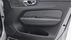 2025 (25) VOLVO XC60 2.0 B5P Plus Dark 5dr AWD Geartronic 4693017