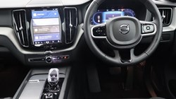 2025 (25) VOLVO XC60 2.0 B5P Plus Dark 5dr AWD Geartronic 4693036