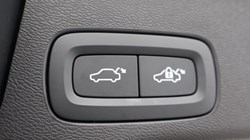 2025 (25) VOLVO XC60 2.0 B5P Plus Dark 5dr AWD Geartronic 4693058
