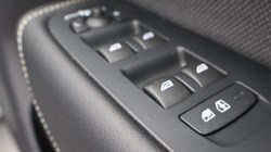 2025 (25) VOLVO XC60 2.0 B5P Plus Dark 5dr AWD Geartronic 4693019