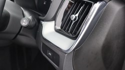 2025 (25) VOLVO XC60 2.0 B5P Plus Dark 5dr AWD Geartronic 4693022