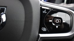2025 (25) VOLVO XC60 2.0 B5P Plus Dark 5dr AWD Geartronic 4711474