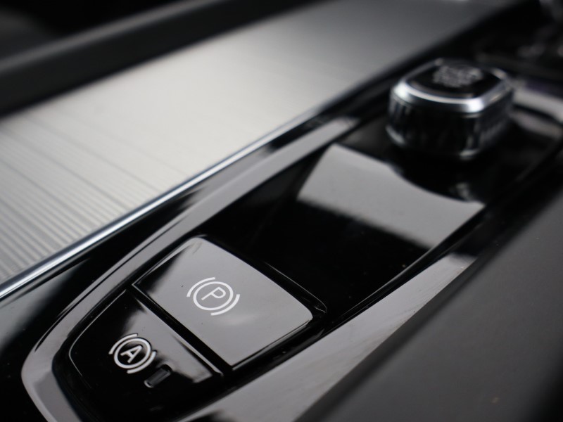 2025 (25) VOLVO XC60 2.0 B5P Plus Dark 5dr AWD Geartronic  *VAT QUALIFYING* 4711484