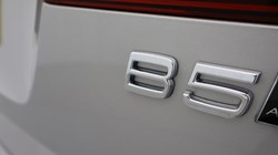 2025 (25) VOLVO XC60 2.0 B5P Plus Dark 5dr AWD Geartronic 4711495