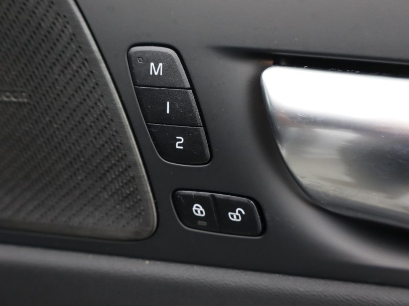 2025 (25) VOLVO XC60 2.0 B5P Plus Dark 5dr AWD Geartronic  *VAT QUALIFYING* 4711457