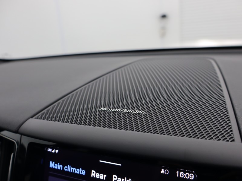 2025 (25) VOLVO XC60 2.0 B5P Plus Dark 5dr AWD Geartronic  *VAT QUALIFYING* 4711486