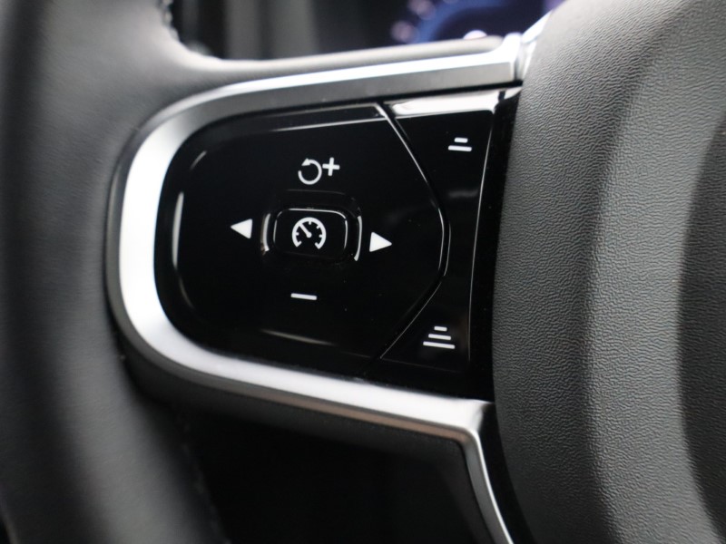 2025 (25) VOLVO XC60 2.0 B5P Plus Dark 5dr AWD Geartronic  *VAT QUALIFYING* 4711473