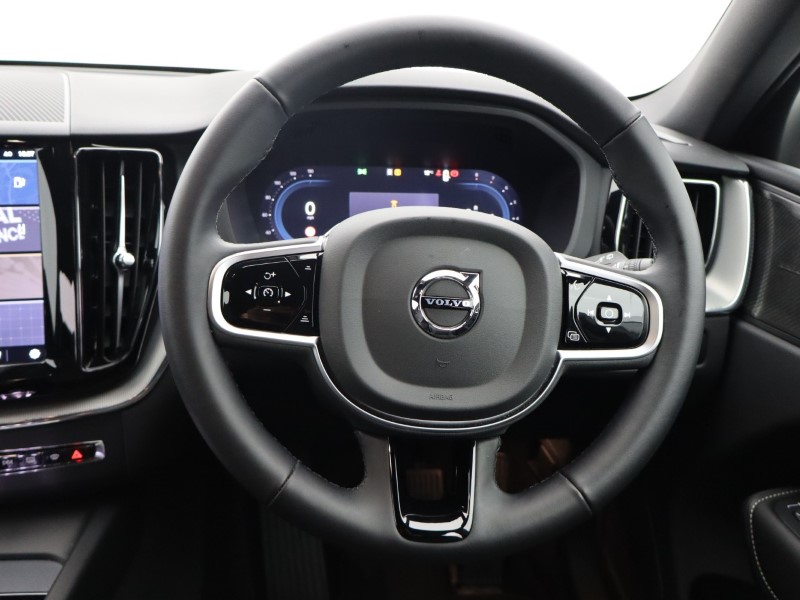 2025 (25) VOLVO XC60 2.0 B5P Plus Dark 5dr AWD Geartronic  *VAT QUALIFYING* 4711472