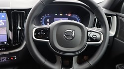 2025 (25) VOLVO XC60 2.0 B5P Plus Dark 5dr AWD Geartronic 4711472