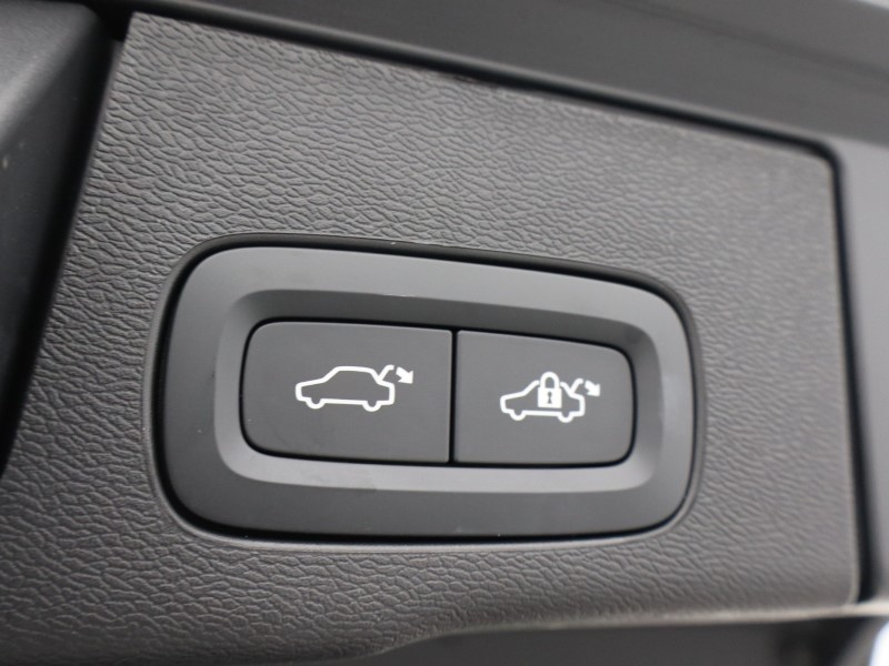 2025 (25) VOLVO XC60 2.0 B5P Plus Dark 5dr AWD Geartronic  *VAT QUALIFYING* 4711497