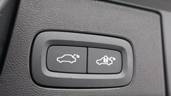 2025 (25) VOLVO XC60 2.0 B5P Plus Dark 5dr AWD Geartronic 4711497