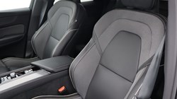 2025 (25) VOLVO XC60 2.0 B5P Plus Dark 5dr AWD Geartronic 4711463