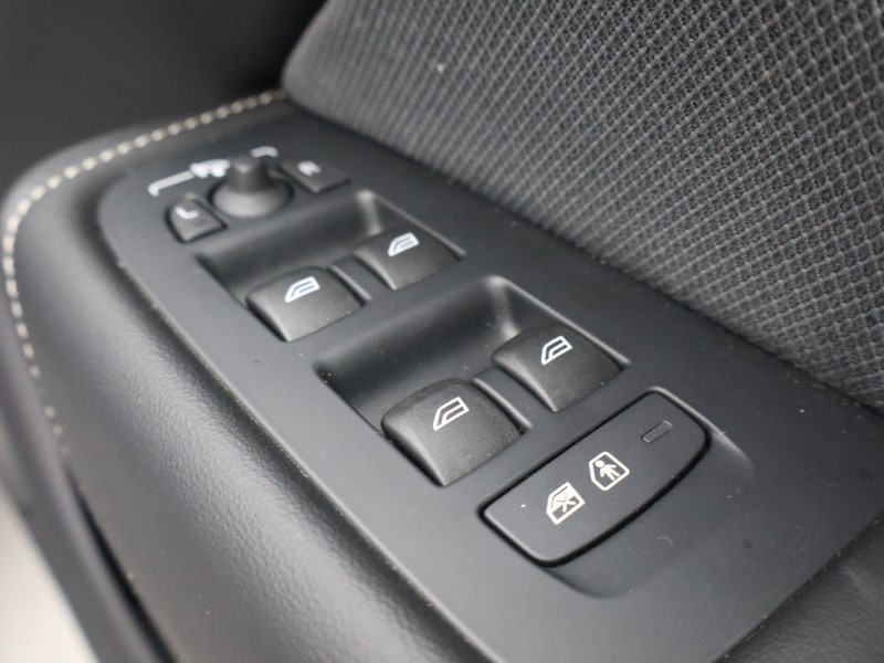 2025 (25) VOLVO XC60 2.0 B5P Plus Dark 5dr AWD Geartronic  *VAT QUALIFYING* 4711455