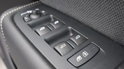 2025 (25) VOLVO XC60 2.0 B5P Plus Dark 5dr AWD Geartronic 4711455