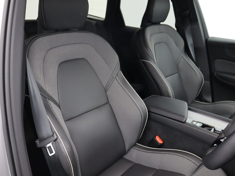 2025 (25) VOLVO XC60 2.0 B5P Plus Dark 5dr AWD Geartronic  *VAT QUALIFYING* 4711461