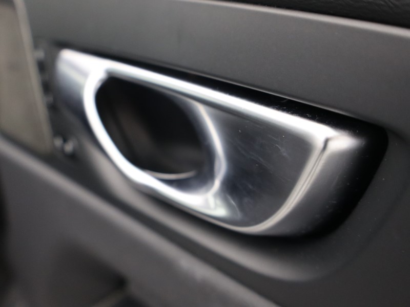 2025 (25) VOLVO XC60 2.0 B5P Plus Dark 5dr AWD Geartronic  *VAT QUALIFYING* 4711456