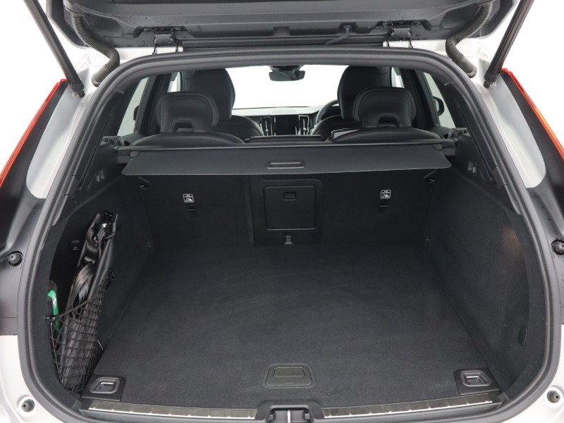 2025 (25) VOLVO XC60 2.0 B5P Plus Dark 5dr AWD Geartronic  *VAT QUALIFYING* 4711496