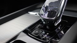 2025 (25) VOLVO XC60 2.0 B5P Plus Dark 5dr AWD Geartronic 4711483