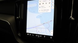 2025 (25) VOLVO XC60 2.0 B5P Plus Dark 5dr AWD Geartronic 4711478