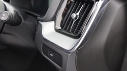 2025 (25) VOLVO XC60 2.0 B5P Plus Dark 5dr AWD Geartronic 4711458