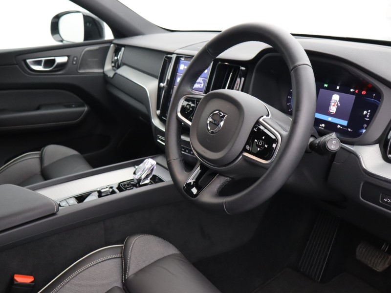 2025 (25) VOLVO XC60 2.0 B5P Plus Dark 5dr AWD Geartronic  *VAT QUALIFYING* 4711462