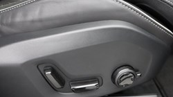 2025 (25) VOLVO XC60 2.0 B5P Plus Dark 5dr AWD Geartronic 4711459