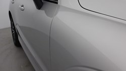 2025 (25) VOLVO XC60 2.0 B5P Plus Dark 5dr AWD Geartronic 4711492