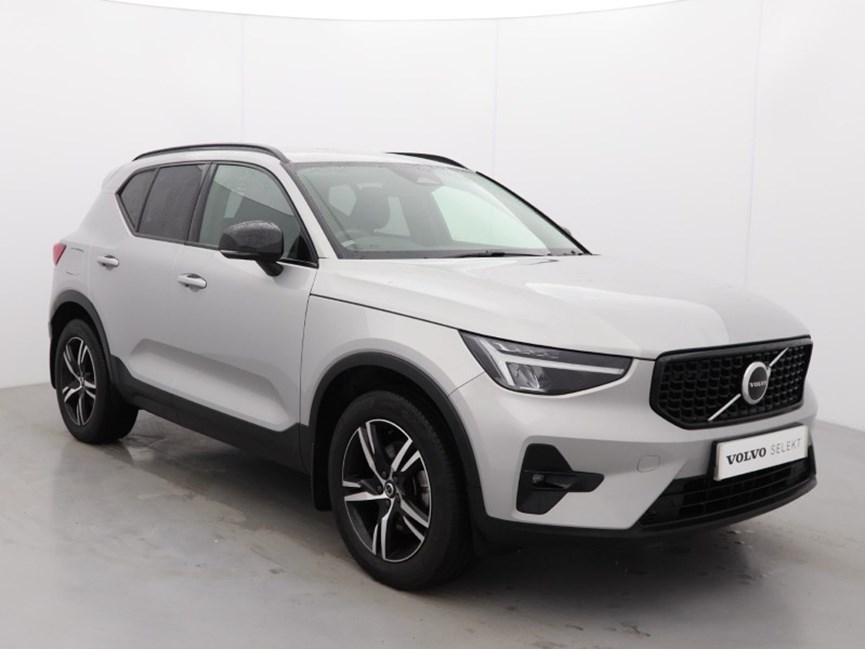 2022 (22) VOLVO XC40 2.0 B4P Plus Dark 5dr AWD Auto