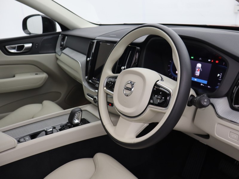 2023 (23) VOLVO XC60 2.0 B4D Plus Dark 5dr AWD Geartronic 4733870