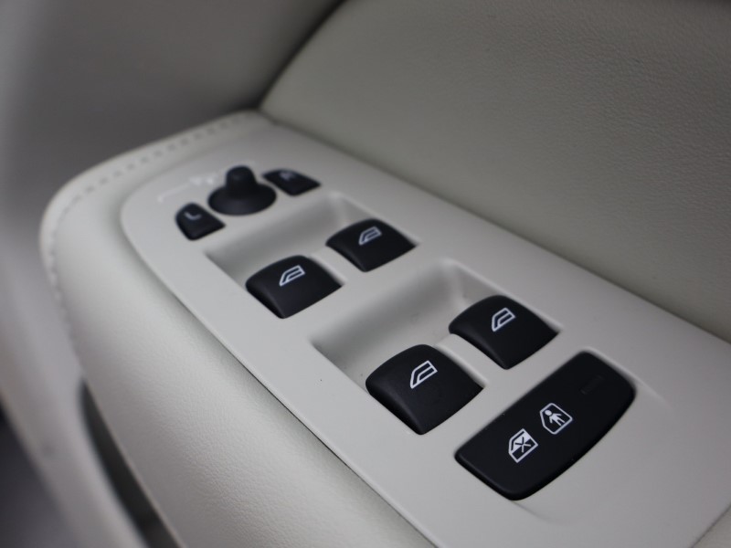 2023 (23) VOLVO XC60 2.0 B4D Plus Dark 5dr AWD Geartronic 4733866