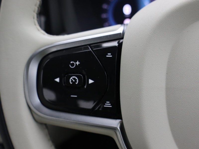 2023 (23) VOLVO XC60 2.0 B4D Plus Dark 5dr AWD Geartronic 4733883