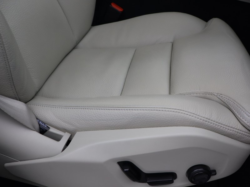 2023 (23) VOLVO XC60 2.0 B4D Plus Dark 5dr AWD Geartronic 4733872