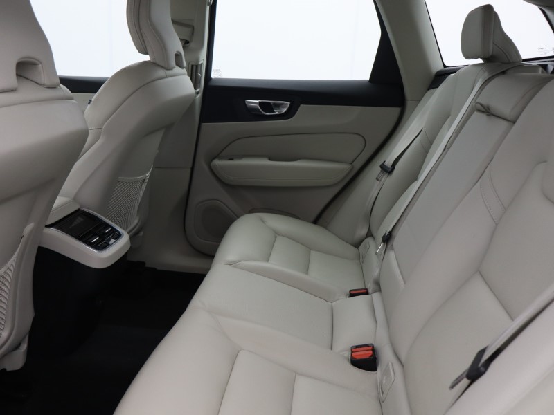 2023 (23) VOLVO XC60 2.0 B4D Plus Dark 5dr AWD Geartronic 4733861