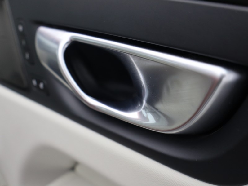 2023 (23) VOLVO XC60 2.0 B4D Plus Dark 5dr AWD Geartronic 4733867