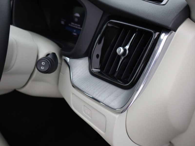 2023 (23) VOLVO XC60 2.0 B4D Plus Dark 5dr AWD Geartronic 4733869