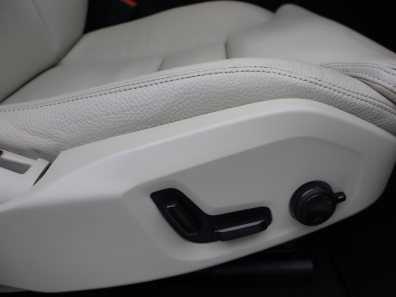 2023 (23) VOLVO XC60 2.0 B4D Plus Dark 5dr AWD Geartronic 4733871