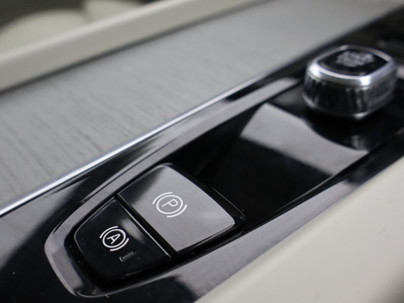 2023 (23) VOLVO XC60 2.0 B4D Plus Dark 5dr AWD Geartronic 4733893