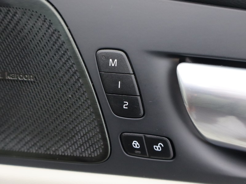 2023 (23) VOLVO XC60 2.0 B4D Plus Dark 5dr AWD Geartronic 4733868