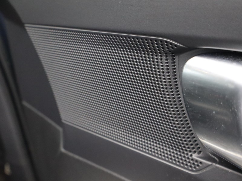 2022 (22) VOLVO XC40 1.5 T3 [163] R DESIGN 5dr Geartronic 4731728