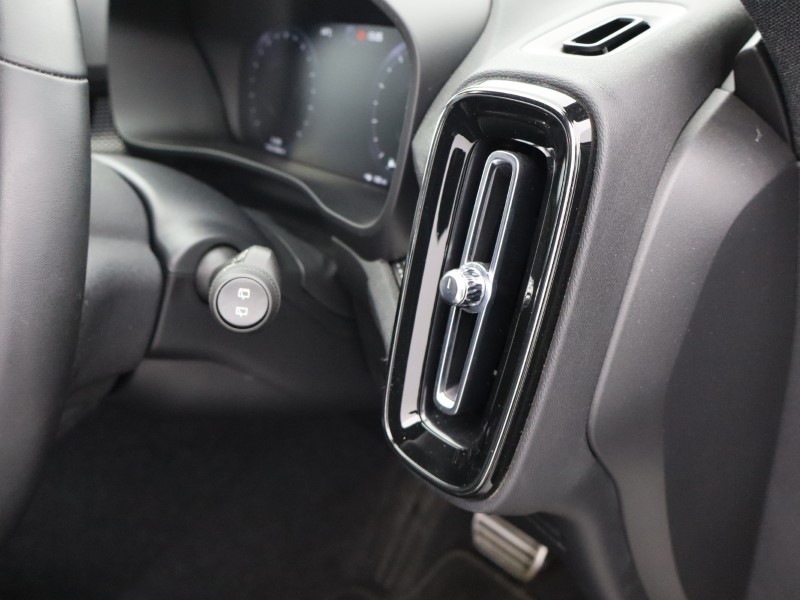 2022 (22) VOLVO XC40 1.5 T3 [163] R DESIGN 5dr Geartronic 4731731