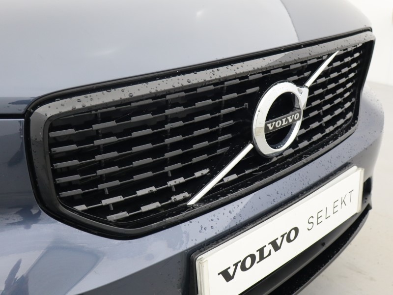 2022 (22) VOLVO XC40 1.5 T3 [163] R DESIGN 5dr Geartronic 4731758