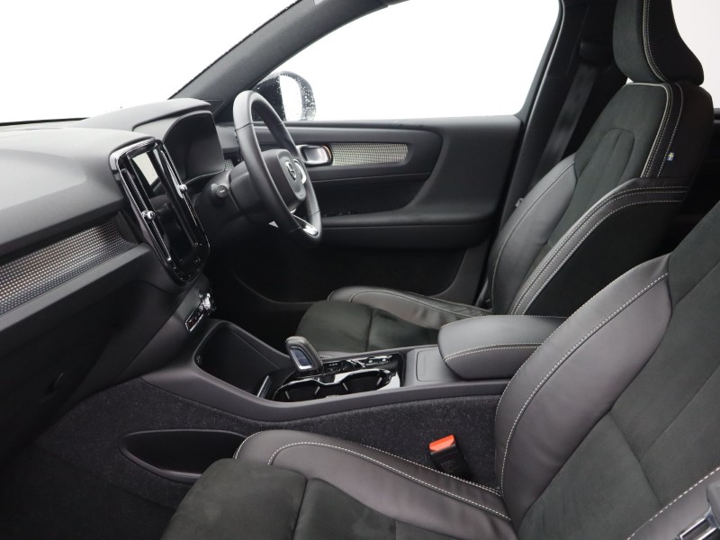 2022 (22) VOLVO XC40 1.5 T3 [163] R DESIGN 5dr Geartronic 4731723