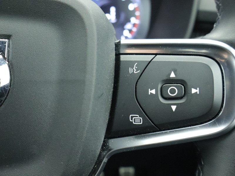 2022 (22) VOLVO XC40 1.5 T3 [163] R DESIGN 5dr Geartronic 4731746